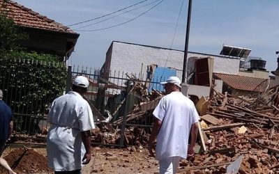 Casa explode em vazamento de gás